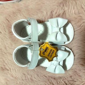 L’amour Angel Sandals NWT